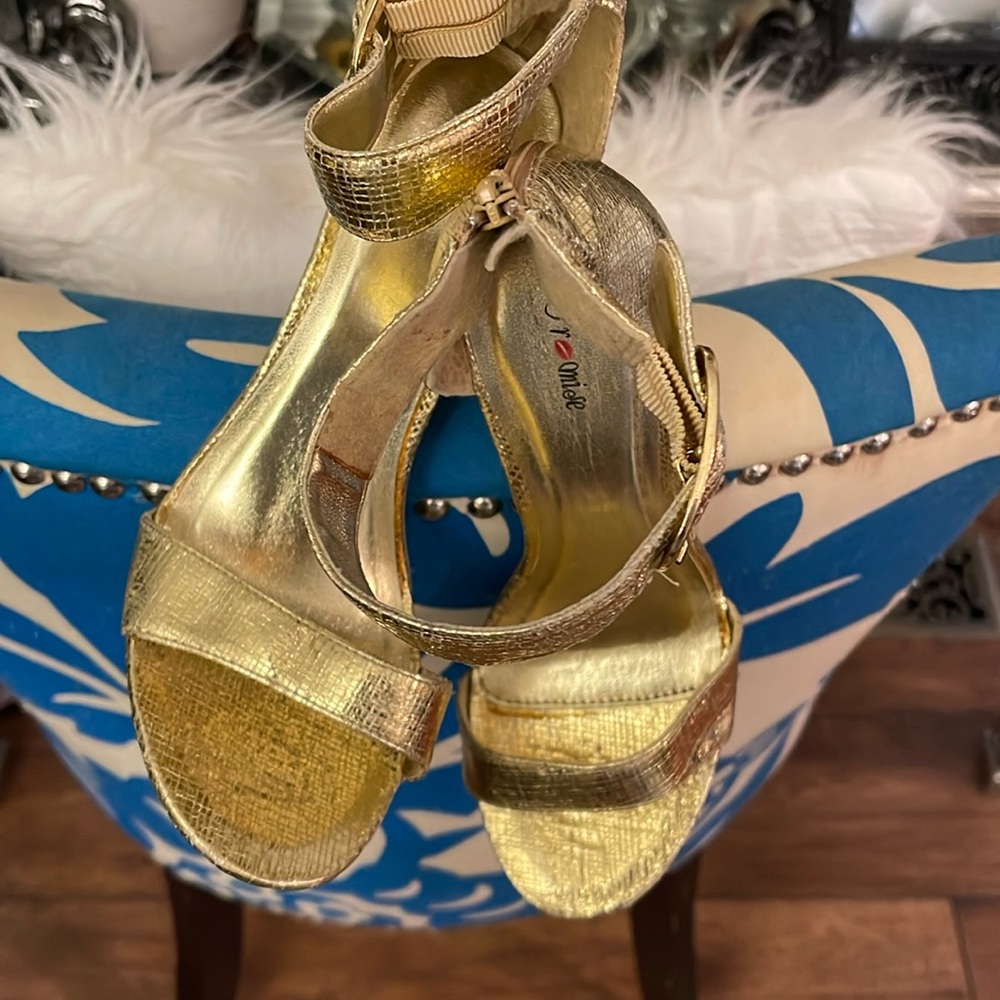 4 1/2 inch gold heels